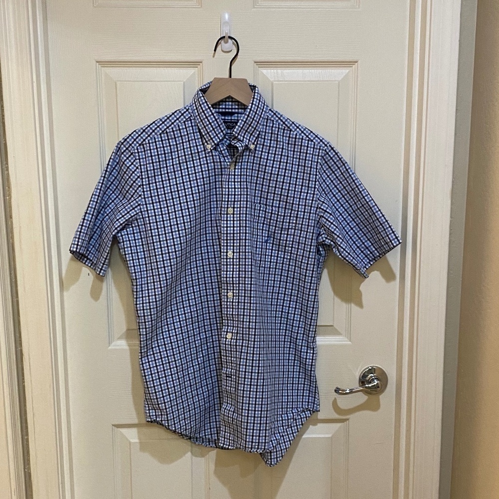 Nautica-Men's Small-Short sleeved-Collared-Button‎ Down-Blue-Wrinkle Resistant